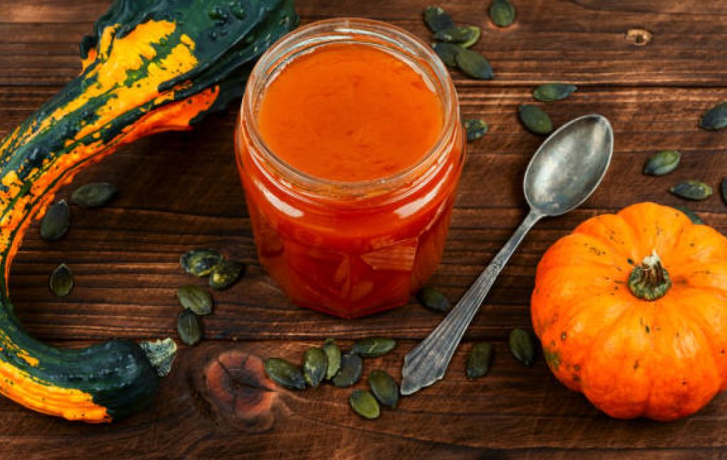 pumpkin puree has a healthy alternative to chocolate for cats