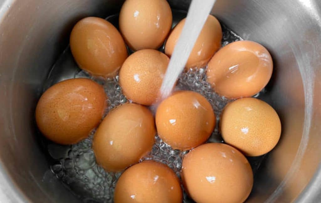 Cooling freshly boiled eggs