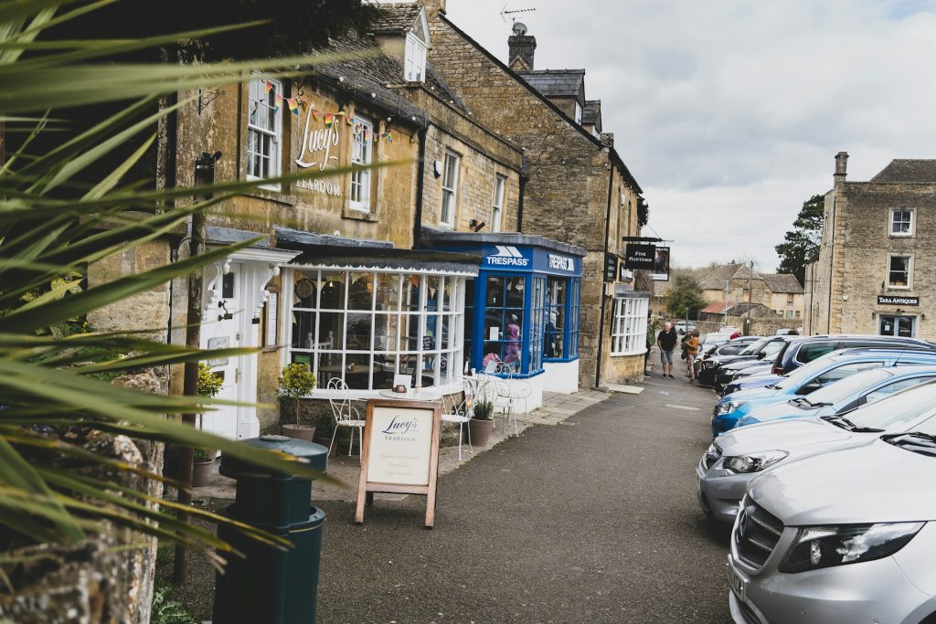 Luxury Things to Do in the Cotswolds for Adults - Cotswold afternoon tea room