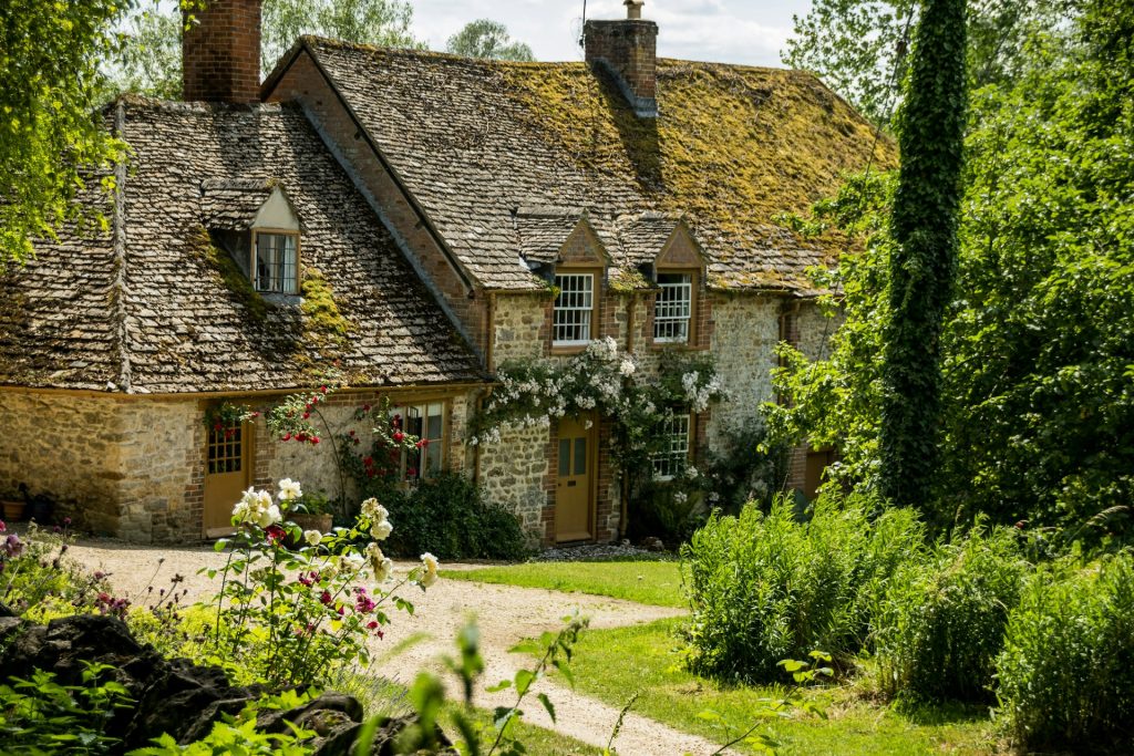 Luxury Things to Do in the Cotswolds for Adults - cottage in the cotswolds
